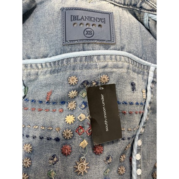 BlankNYC Women's Light Blue Embroidered Zip Up Buckle Strap Denim Jacket - NWT - Picture 13 of 15